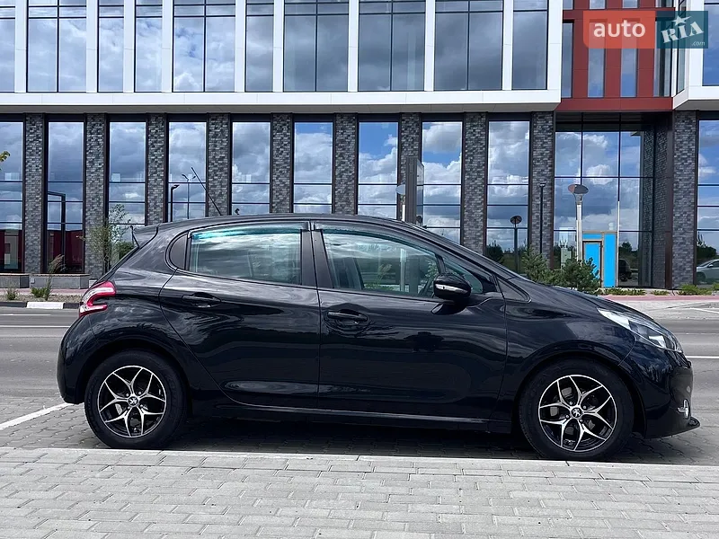 Peugeot 208 2012
