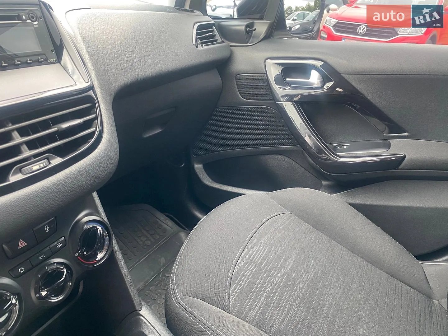2013 Peugeot 208 - мініатюра 15