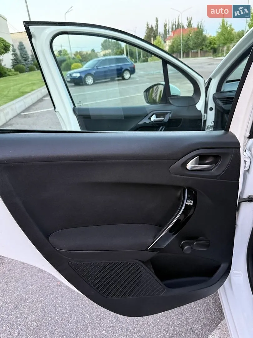 2013 Peugeot 208 - мініатюра 10