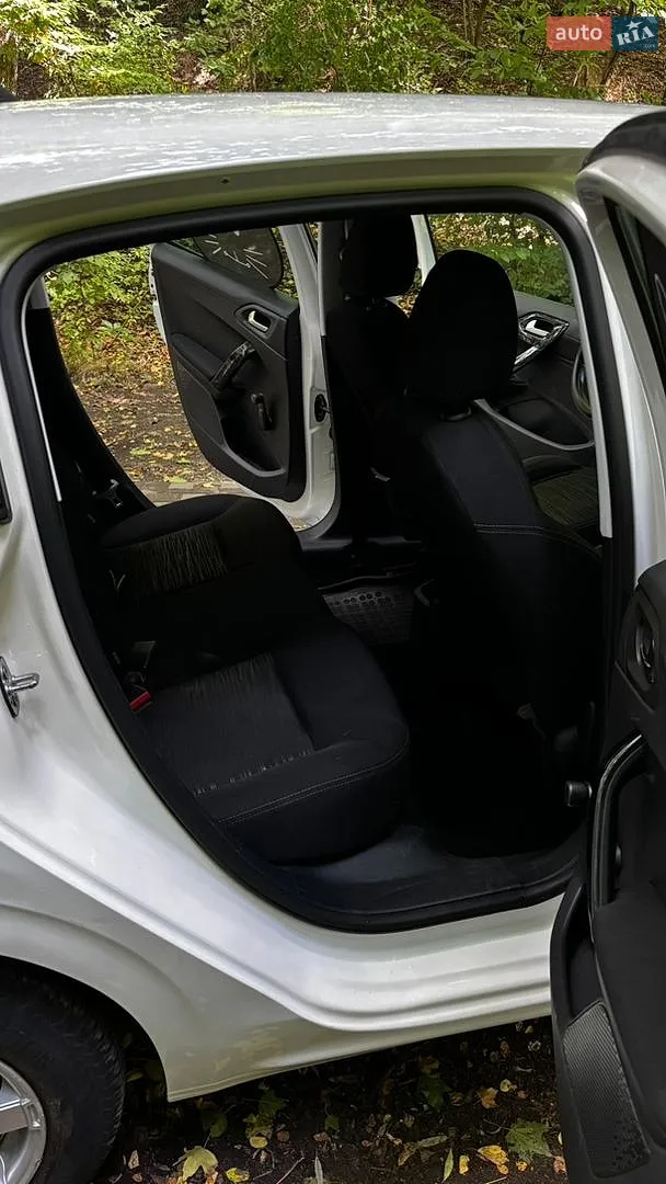 2013 Peugeot 208 - мініатюра 16