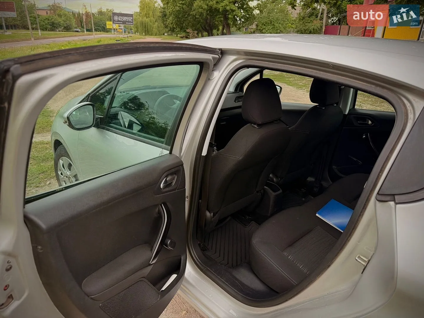 2013 Peugeot 208 - мініатюра 12