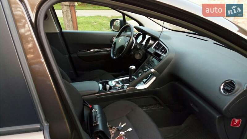 Позашляховик / Кросовер Peugeot 3008 2011 в Прилуках