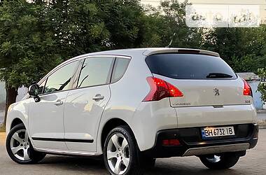 Позашляховик / Кросовер Peugeot 3008 2011 в 
