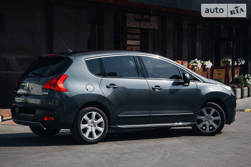 Внедорожник / Кроссовер Peugeot 3008 2011 в Новой Каховке