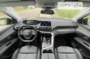 Позашляховик / Кросовер Peugeot 3008 2022 в 