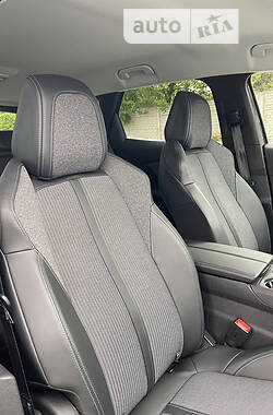 Позашляховик / Кросовер Peugeot 3008 2022 в 