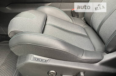 Позашляховик / Кросовер Peugeot 3008 2022 в 
