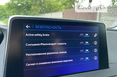 Позашляховик / Кросовер Peugeot 3008 2022 в 