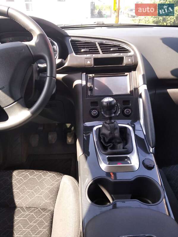 Позашляховик / Кросовер Peugeot 3008 2013 в Звягелі
