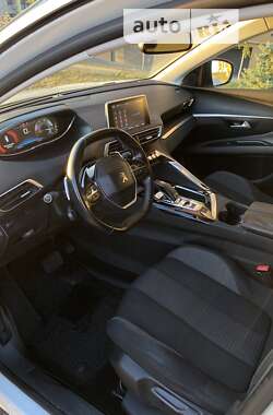 Внедорожник / Кроссовер Peugeot 3008 2017 в 