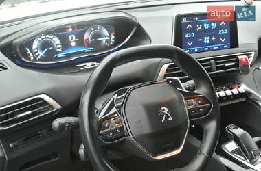 Позашляховик / Кросовер Peugeot 3008 2017 в 