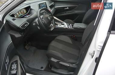 Позашляховик / Кросовер Peugeot 3008 2017 в 