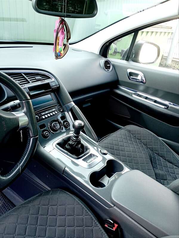 Позашляховик / Кросовер Peugeot 3008 2013 в 