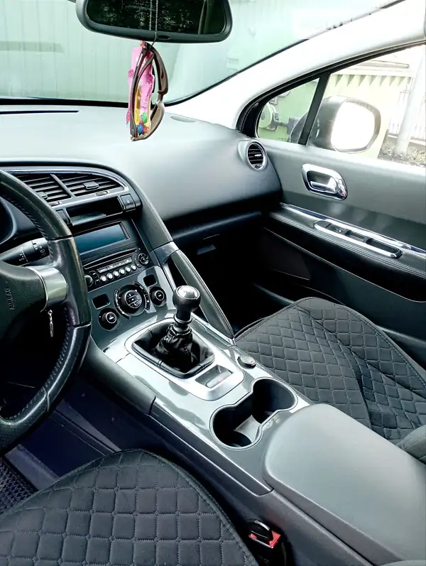 Позашляховик / Кросовер Peugeot 3008 2013 в 