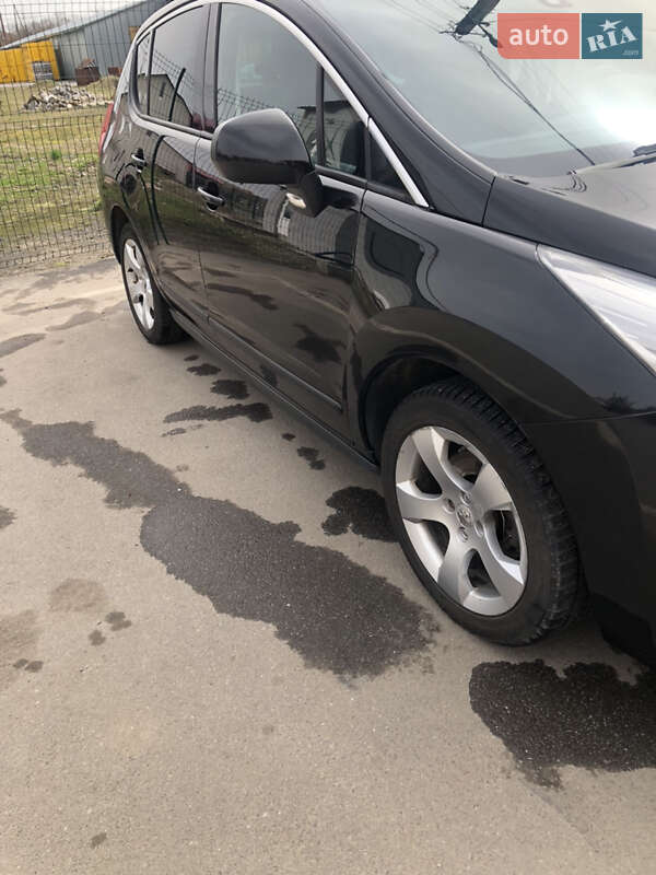 Внедорожник / Кроссовер Peugeot 3008 2009 в Калиновке