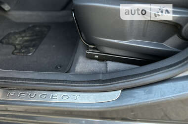 Позашляховик / Кросовер Peugeot 3008 2011 в Сарнах