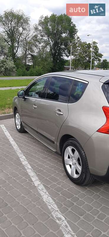 Внедорожник / Кроссовер Peugeot 3008 2013 в Новомосковске