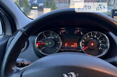Позашляховик / Кросовер Peugeot 3008 2015 в Рівному