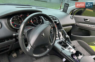 Позашляховик / Кросовер Peugeot 3008 2009 в 