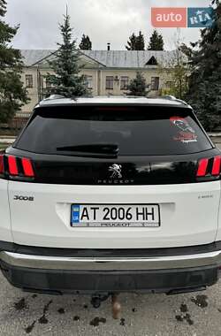 Позашляховик / Кросовер Peugeot 3008 2017 в 