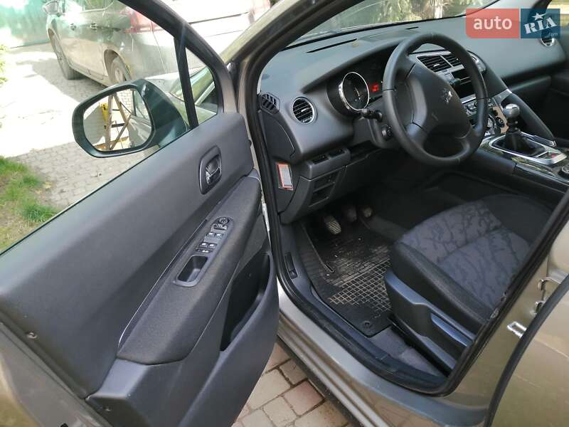 Позашляховик / Кросовер Peugeot 3008 2010 в Луцьку