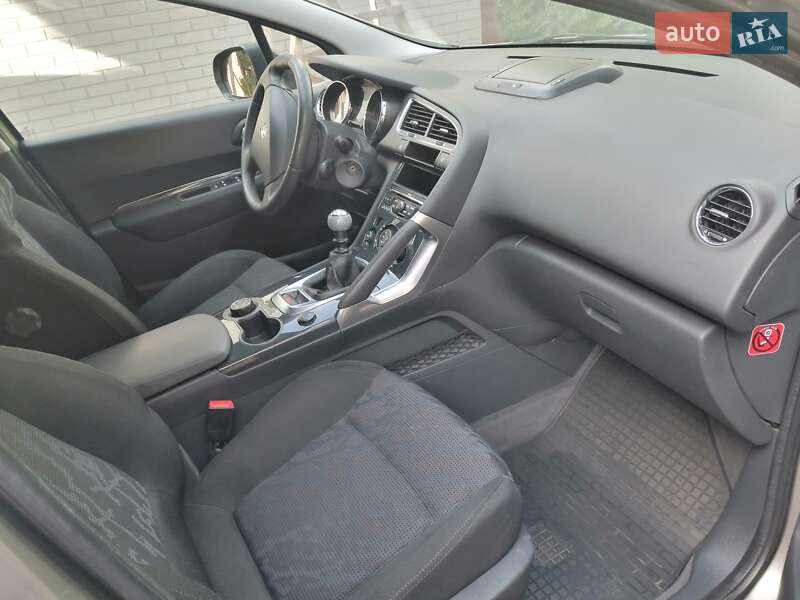 Позашляховик / Кросовер Peugeot 3008 2010 в Луцьку