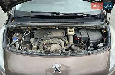 Внедорожник / Кроссовер Peugeot 3008 2015 в 