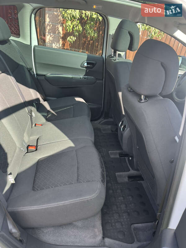 Позашляховик / Кросовер Peugeot 3008 2014 в Волочиську