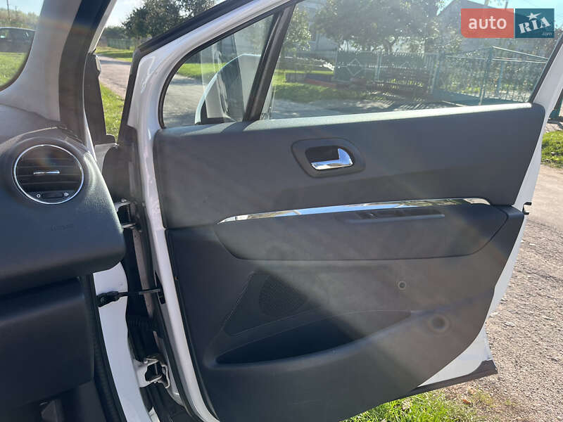 Позашляховик / Кросовер Peugeot 3008 2014 в Волочиську