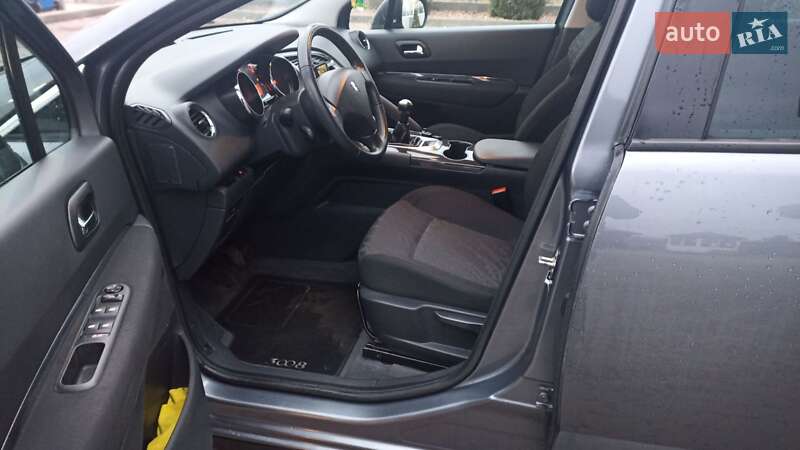 Внедорожник / Кроссовер Peugeot 3008 2012 в Сарнах