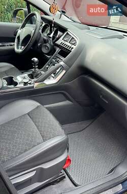 Позашляховик / Кросовер Peugeot 3008 2015 в 