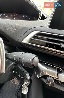 Внедорожник / Кроссовер Peugeot 3008 2017 в 