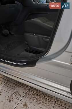 Внедорожник / Кроссовер Peugeot 3008 2011 в 