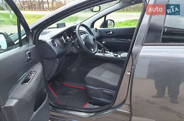 Позашляховик / Кросовер Peugeot 3008 2012 в 