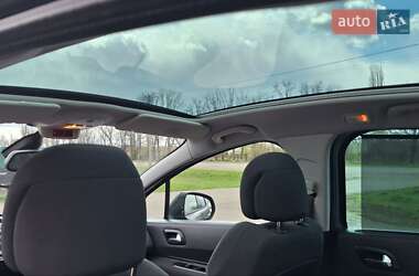 Позашляховик / Кросовер Peugeot 3008 2012 в 