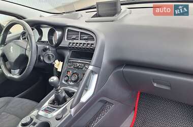 Позашляховик / Кросовер Peugeot 3008 2012 в 