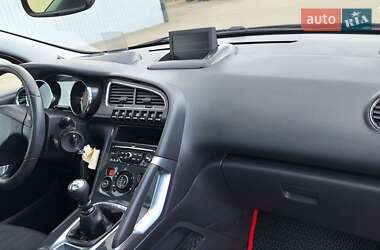 Позашляховик / Кросовер Peugeot 3008 2012 в 