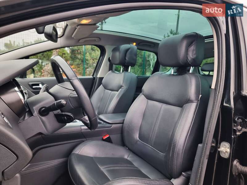 Позашляховик / Кросовер Peugeot 3008 2011 в Хмельницькому