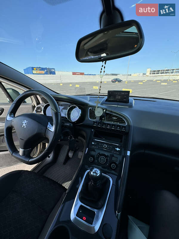 Позашляховик / Кросовер Peugeot 3008 2014 в Львові