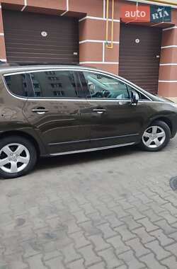 Позашляховик / Кросовер Peugeot 3008 2010 в 
