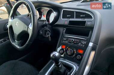 Внедорожник / Кроссовер Peugeot 3008 2015 в 