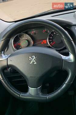 Внедорожник / Кроссовер Peugeot 3008 2015 в 