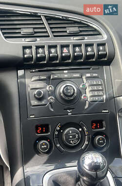 Внедорожник / Кроссовер Peugeot 3008 2010 в 