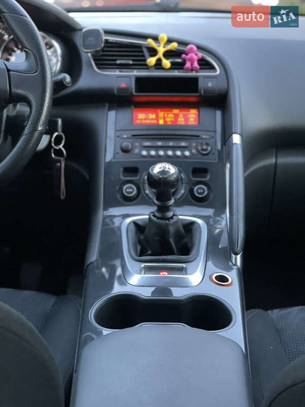 Позашляховик / Кросовер Peugeot 3008 2010 в Чернівцях