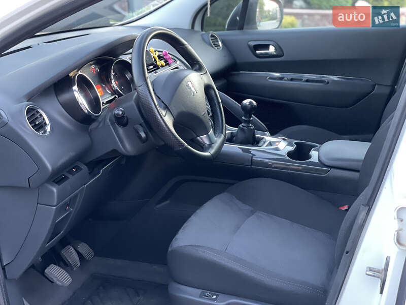 Позашляховик / Кросовер Peugeot 3008 2010 в Чернівцях