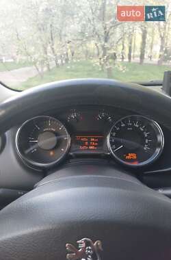 Внедорожник / Кроссовер Peugeot 3008 2010 в 