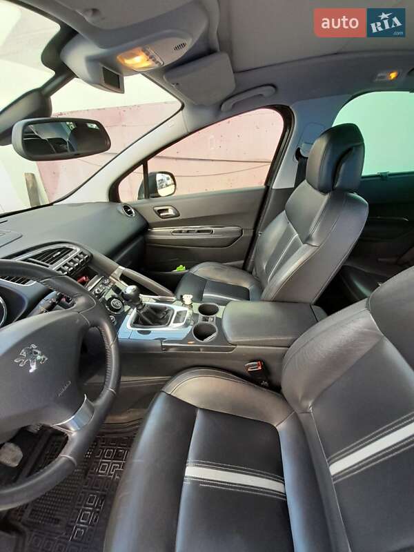 Внедорожник / Кроссовер Peugeot 3008 2012 в Каменец-Подольском