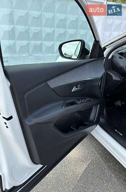 Позашляховик / Кросовер Peugeot 3008 2019 в 