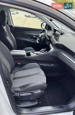 Позашляховик / Кросовер Peugeot 3008 2019 в 