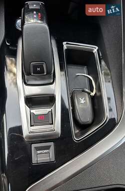 Позашляховик / Кросовер Peugeot 3008 2019 в 